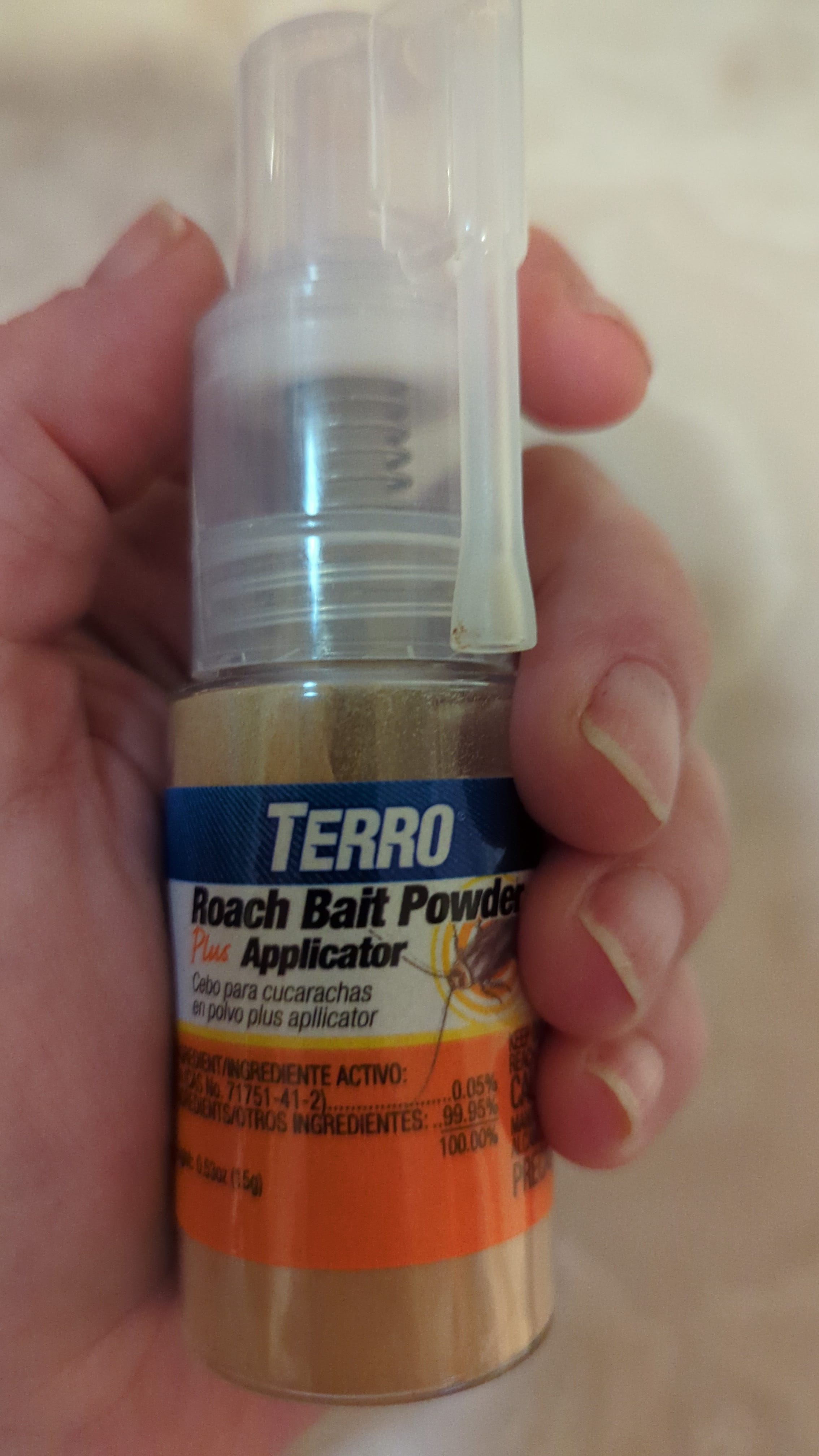 A real photo of  TERRO® Roach Bait Powder Plus Applicator by Mika (1)